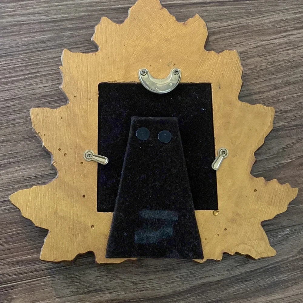 Small Photo Frame In the Shape Of A Leaf, Gold leaf, Frame With Glass. Autumn